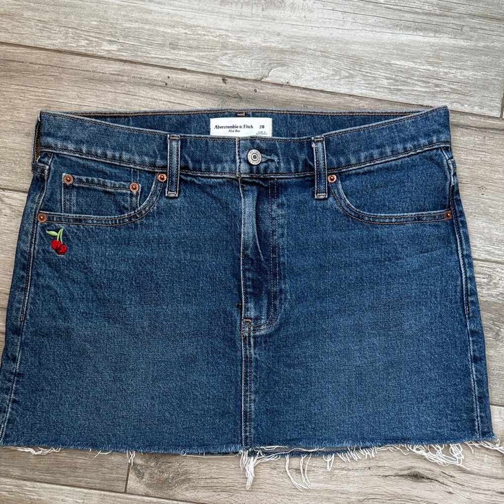 NWOT-Abercrombie & Fitch Blue Denim Midrise Mini Skirt with Cherry Patch